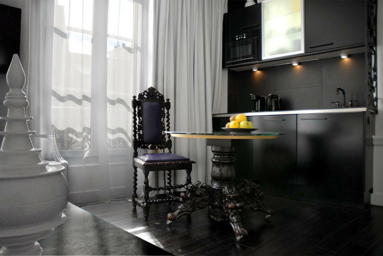 The Sleeping Lion Apartment Paris Exterior photo