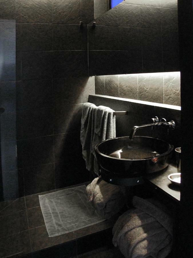 The Sleeping Lion Apartment Paris Exterior photo